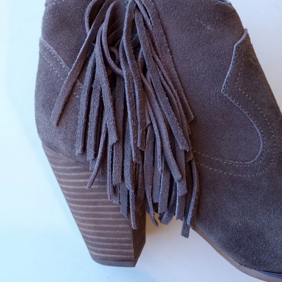 BST SOLD!Steve Madden brown fringe Western style ankle boots - Picture 6 of 9